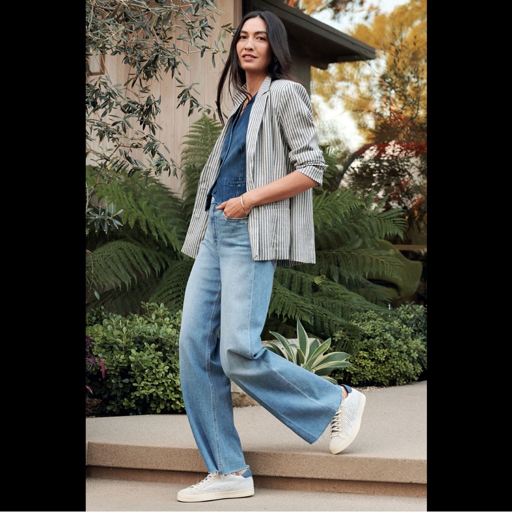NWT * PAIGE Anessa 31in Raw Hem Wide Leg Jeans in color Park Avenue